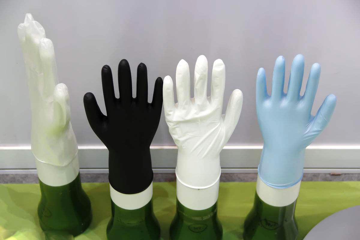 What are the disposable gloves that have the CFDA certificate?